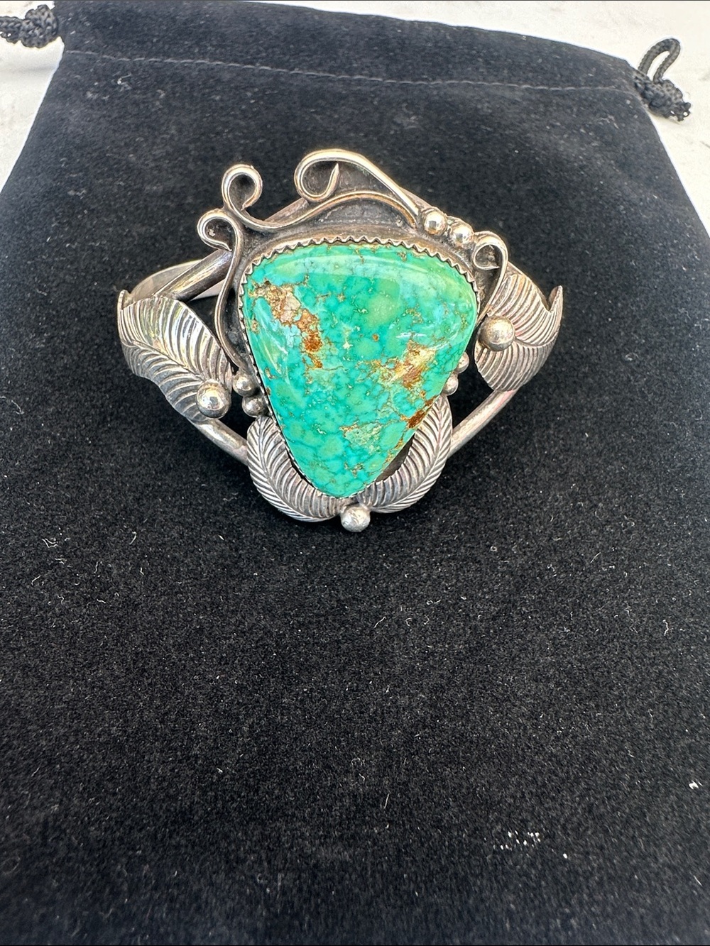 ⭐️SOLD⭐️
Vintage Navajo Turquoise Silver Leaf Cuff Bracelet - Blue-Green Stone